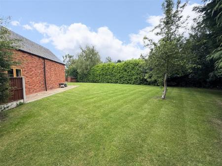 6 bedroom Detached house for sale in Colliery Lane, Linton, Swadlincote