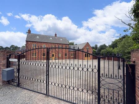 6 bedroom Detached house for sale in Colliery Lane, Linton, Swadlincote