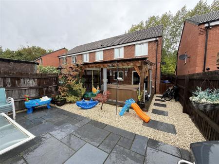 3 bedroom Town house for sale in Upton Drive, Burton-On-Trent