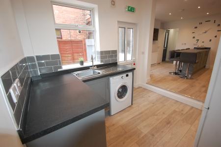 1 bedroom House share to let in Calais Road, Burton upon Trent, DE13