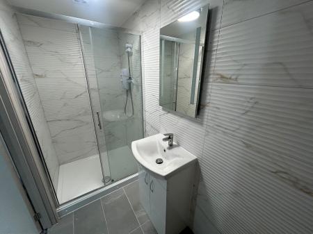 1 bedroom Studio flat to let in High Street, Staffordshire, Burton upon Trent, DE14