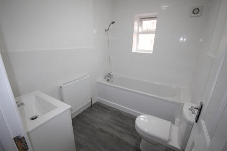 3 bedroom Semi-detached house to let in Bretlands Way, Staffordshire, Burton upon Trent, DE15