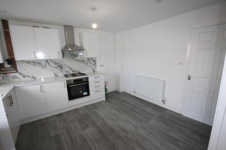 3 bedroom Semi-detached house to let in Bretlands Way, Staffordshire, Burton upon Trent, DE15
