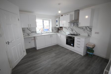 3 bedroom Semi-detached house to let in Bretlands Way, Staffordshire, Burton upon Trent, DE15