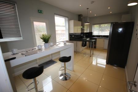 1 bedroom House share to let in Belvedere Road, Staffordshire, Burton upon Trent, DE13