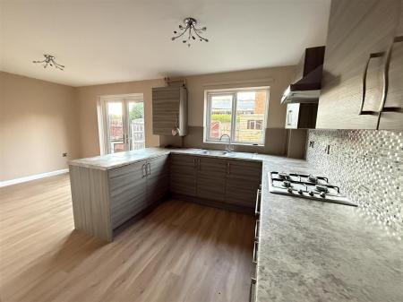 3 bedroom Town house for sale in Alexandra Road, Swadlincote
