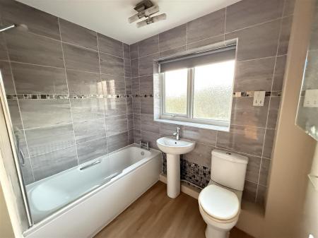 3 bedroom Town house for sale in Alexandra Road, Swadlincote