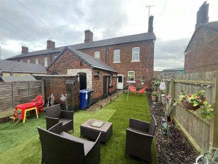 3 bedroom End of terrace house for sale in Shobnall Road, Burton-On-Trent