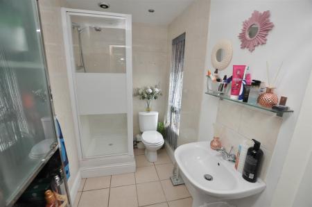 3 bedroom End of terrace house for sale in Shobnall Road, Burton-On-Trent