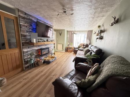 4 bedroom Semi-detached house for sale in Clays Lane, Branston, Burton on Trent