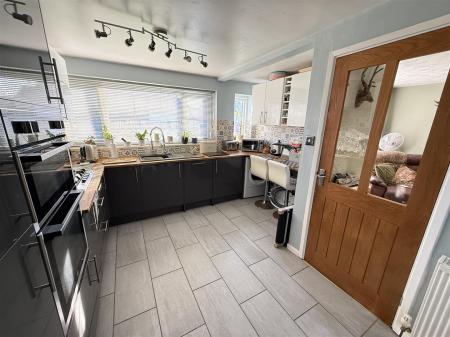 4 bedroom Semi-detached house for sale in Clays Lane, Branston, Burton on Trent