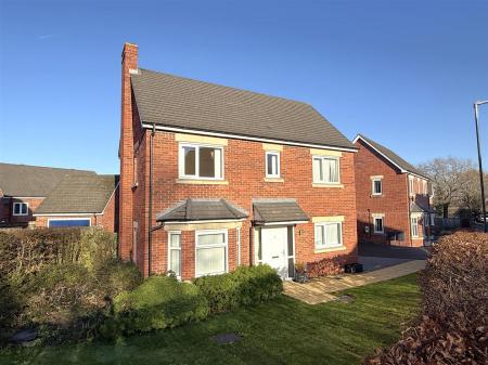 3 bedroom Detached house for sale in Bath Road, Castle Gresley, Swadlincote