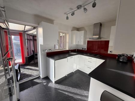 2 bedroom Town house for sale in Barley Close, Burton-On-Trent
