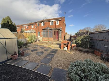 2 bedroom Town house for sale in Barley Close, Burton-On-Trent
