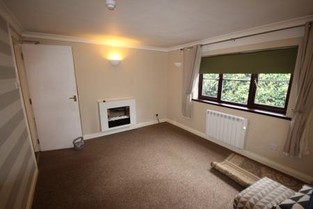 2 bedroom Flat to let in High Street, Burton Upon Trent, Tutbury, DE13
