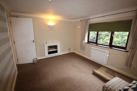 2 bedroom Flat to let in High Street, Burton Upon Trent, Tutbury, DE13