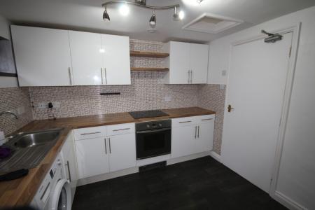 2 bedroom Flat to let in High Street, Burton Upon Trent, Tutbury, DE13