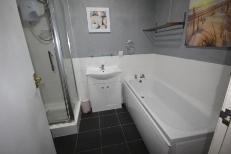 2 bedroom Flat to let in High Street, Burton Upon Trent, Tutbury, DE13