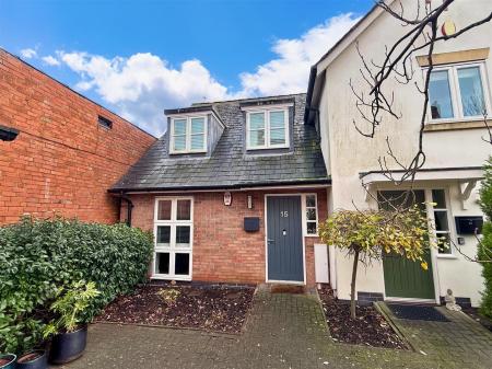2 bedroom End of terrace house for sale in Castlegate, Tutbury, Burton-On-Trent