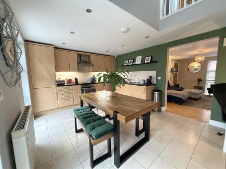 2 bedroom End of terrace house for sale in Castlegate, Tutbury, Burton-On-Trent