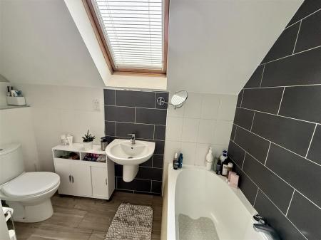 2 bedroom End of terrace house for sale in Castlegate, Tutbury, Burton-On-Trent