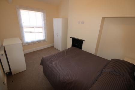 1 bedroom House share to let in High Street, Burton upon Trent, DE14