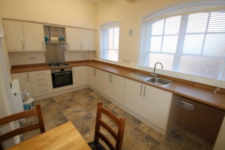 1 bedroom House share to let in High Street, Burton upon Trent, DE14