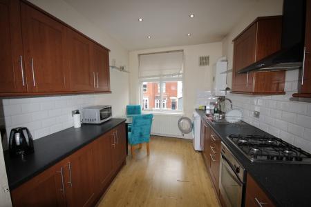 3 bedroom Flat to let in Main Street, Burton Upon Trent, Stapenhill, DE15