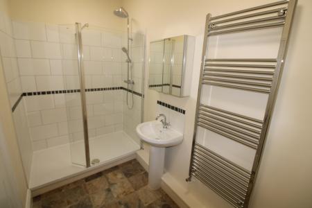 1 bedroom House share to let in High Street, Burton upon Trent, DE14