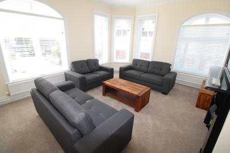 1 bedroom House share to let in High Street, Burton upon Trent, DE14