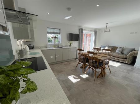 4 bedroom Detached house for sale in Fern Tree Walk, Off Forest Road, Burton On Trent