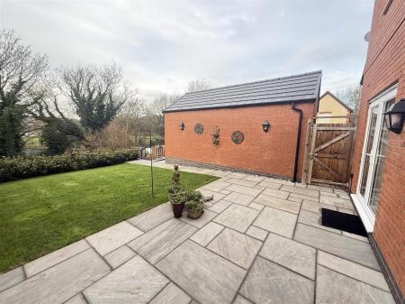 4 bedroom Detached house for sale in Fern Tree Walk, Off Forest Road, Burton On Trent