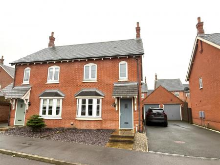3 bedroom Semi-detached house for sale in Henley Grove, Church Gresley, Swadlincote