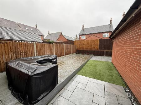 3 bedroom Semi-detached house for sale in Henley Grove, Church Gresley, Swadlincote