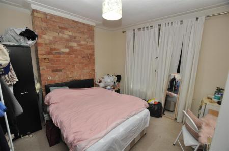 4 bedroom Terraced House for sale in Calais Road, Burton-On-Trent