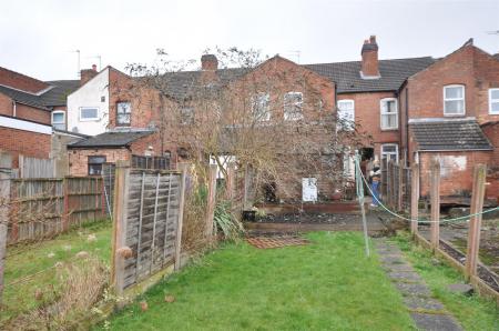 4 bedroom Terraced House for sale in Calais Road, Burton-On-Trent
