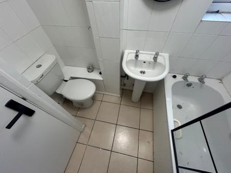 1 bedroom Flat to let in Alexandra Road, Winshill, Burton upon Trent, DE15