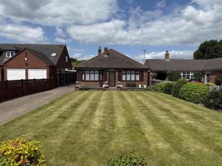 2 bedroom Detached bungalow for sale in Anslow Lane, Rolleston-On-Dove, Burton-On-Trent