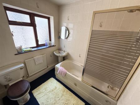 2 bedroom Detached bungalow for sale in Anslow Lane, Rolleston-On-Dove, Burton-On-Trent