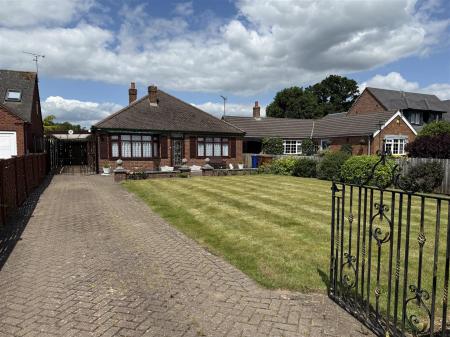 2 bedroom Detached bungalow for sale in Anslow Lane, Rolleston-On-Dove, Burton-On-Trent