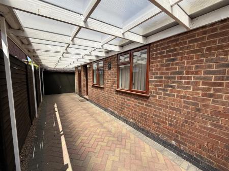 2 bedroom Detached bungalow for sale in Anslow Lane, Rolleston-On-Dove, Burton-On-Trent