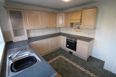 2 bedroom Semi-detached house to let in The Grange, Staffordshire, Burton upon Trent, DE14
