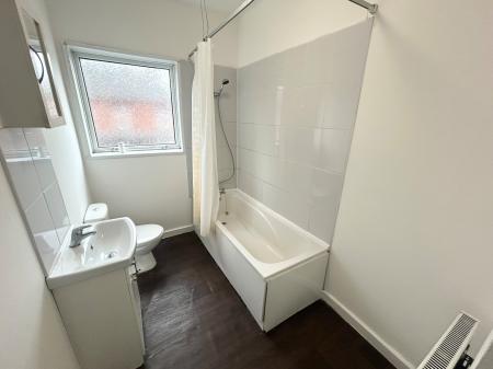 3 bedroom Detached house to let in Sydney Street, Staffordshire, Burton upon Trent, DE14