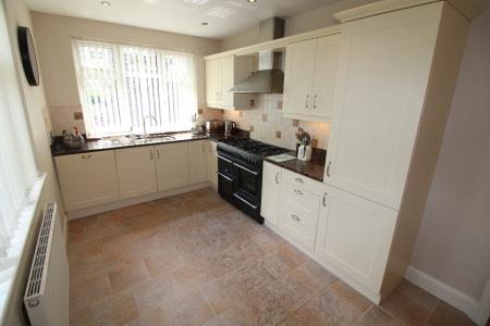 3 bedroom Detached house to let in Craythorne Road, Burton Upon Trent, Stretton, DE13
