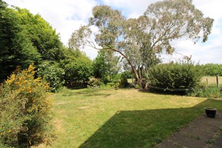 3 bedroom Detached house to let in Craythorne Road, Burton Upon Trent, Stretton, DE13