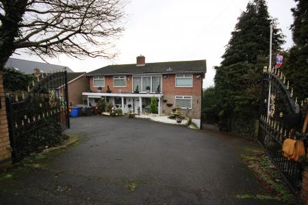 5 bedroom Detached house to let in Ashby Road, Staffordshire, Burton upon Trent, DE15