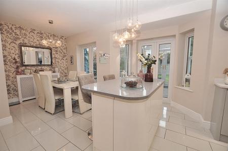 4 bedroom Detached house for sale in Alderson Drive, Stretton, Burton-On-Trent