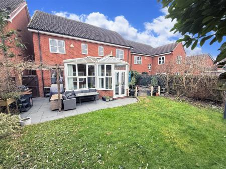 4 bedroom Detached house for sale in Alderson Drive, Stretton, Burton-On-Trent