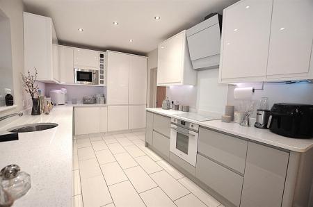 4 bedroom Detached house for sale in Alderson Drive, Stretton, Burton-On-Trent