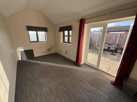 3 bedroom Semi-detached house for sale in Stanton Road, Burton-On-Trent